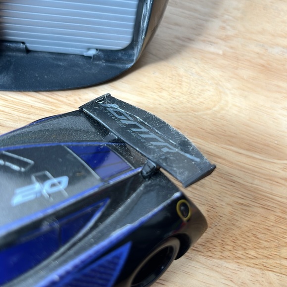 Disney Store Cars 3 Pit Crew Launcher Set Lightning McQueen Jackson Storm Race - Picture 13 of 16